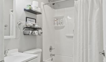 1704 Dallas St, Auburn, IN 46706