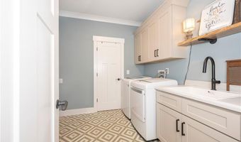 107 Meeting House Ln, Advance, NC 27006