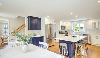 1 Cheshire Dr, Barrington, RI 02806