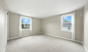 292 Oakbrook Dr, Amherst, NY 14221