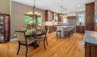 35 Shinnecock Hills Dr, Albany, NY 12205