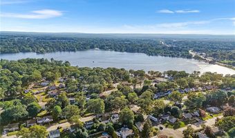62 Pembroke Ln, Coventry, RI 02816