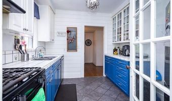8911 Manor Ave, Allen Park, MI 48101