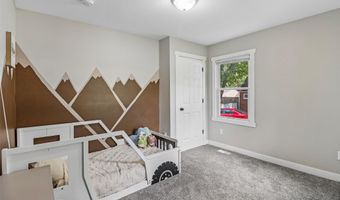601 1st St E, Altoona, IA 50009