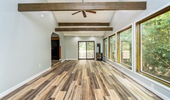 18 Holiday Dr, Albrightsville, PA 18210