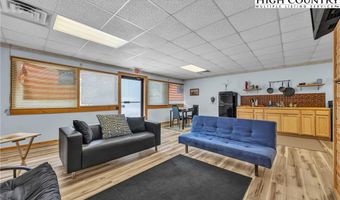 9211 N NC Hwy 194 N, Lansing, NC 28643