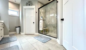 805 Spyglass Hill Dr, Bedford, IN 47421