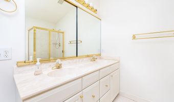 16 Thistle Holw 16, Avon, CT 06001