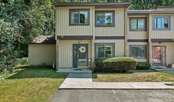 132 Point Of Woods Dr, Albany, NY 12203