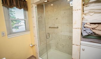 836 DEVENNEY Dr, Bellmawr, NJ 08031