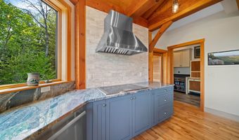 119 Moat View Dr, Albany, NH 03813