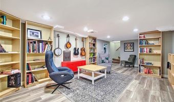 25 Belton Dr, Barrington, RI 02806