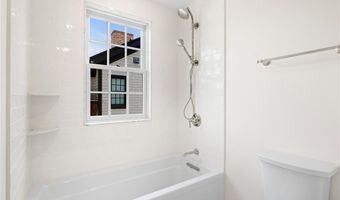 75 Bridge St, Newport, RI 02840