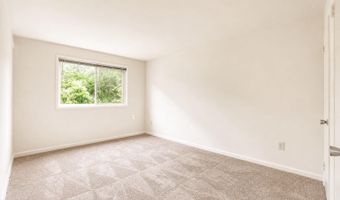 4921 QUARLES St NE 103, Washington, DC 20019
