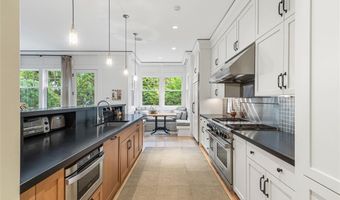 25 Walnut St, Jamestown, RI 02835