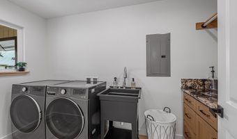 64 LEIMAMO St, Hilo, HI 96720