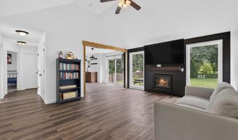 16913 Juniper Dr, Basehor, KS 66007