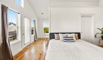 1240 NEWPORT Ave SW, Bandon, OR 97411