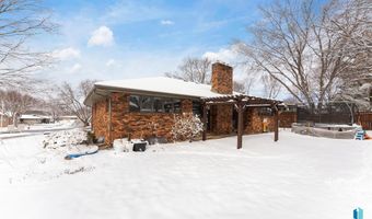 328 S 3rd Ave, Brandon, SD 57005