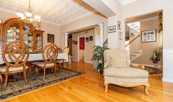 9 Wilshire Ln, Cranston, RI 02921