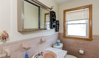 39 Fairview Ave, East Providence, RI 02914