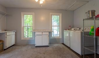 627 NE 6th, Dyersville, IA 52040
