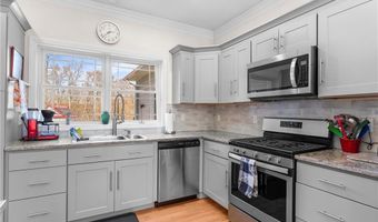40 Lloyd Bowen Ct, Glocester, RI 02814