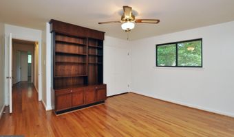 7024 RICHARD Dr, Bethesda, MD 20817