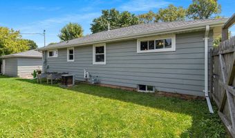 2207 S GREENVIEW St, Appleton, WI 54915