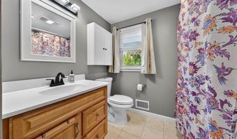 140 Promenade St, Barrington, RI 02806