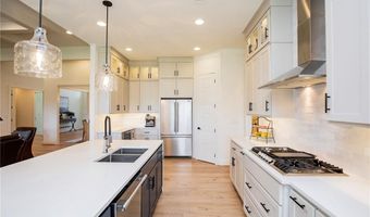8704 W Flycatcher Pl, Bentonville, AR 72713