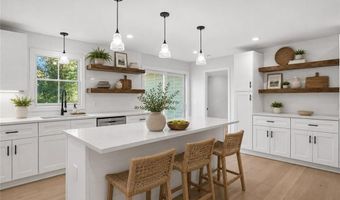 4434 S County Trl, Charlestown, RI 02813