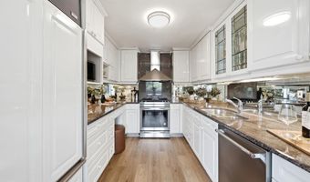 1225 MARTHA CUSTIS Dr 717, Alexandria, VA 22302