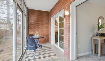 6924 FAIRFAX Dr 122, Arlington, VA 22213
