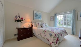 39 Wickendon Ct, Amherst, NY 14221