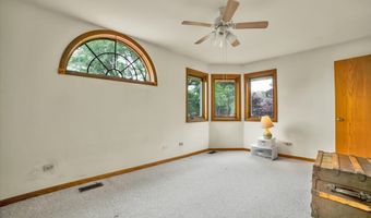 2143 N Juniper Ln, Arlington Heights, IL 60004