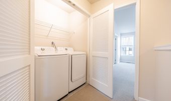 2715 S Spurway Dr, Ann Arbor, MI 48105
