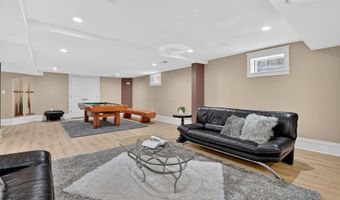 9715 SINGLETON Dr, Bethesda, MD 20817