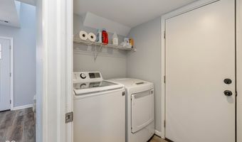 6201 Arrowhead Dr, Anderson, IN 46013