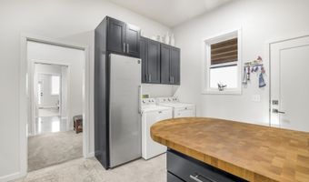 256 Snake River Dr, American Falls, ID 83211