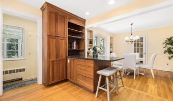 75 Markwood Dr, Barrington, RI 02806