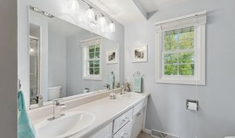 844 E SUNSET Ave, Appleton, WI 54911