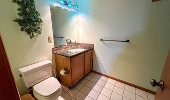 457 E Pioneer Trl, Aurora, OH 44202