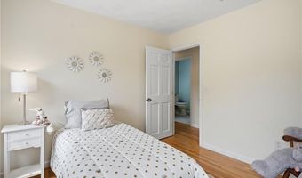 136 Holly Hills Ln, North Kingstown, RI 02874