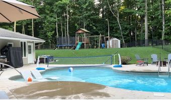 7160 River Valley Dr SE, Alto, MI 49302