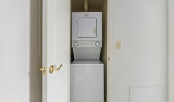 6908 FAIRFAX Dr 306, Arlington, VA 22213