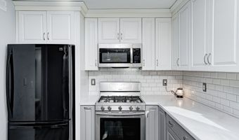 555 Hyannis Dr, Avon, IN 46123
