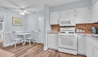 3 Drake Dr, Bayville, NJ 08721