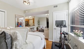 1021 N GARFIELD St 323, Arlington, VA 22201