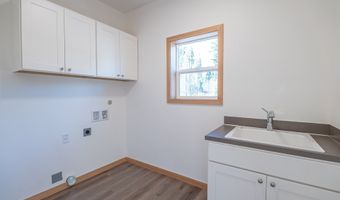 51680 Rose St, Blue River, OR 97413